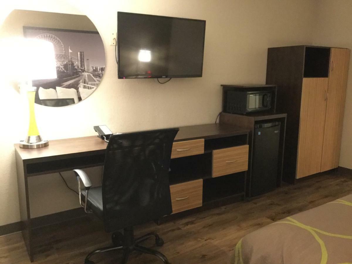 מלון Super 8 By Wyndham סאות' הולנד מראה חיצוני תמונה