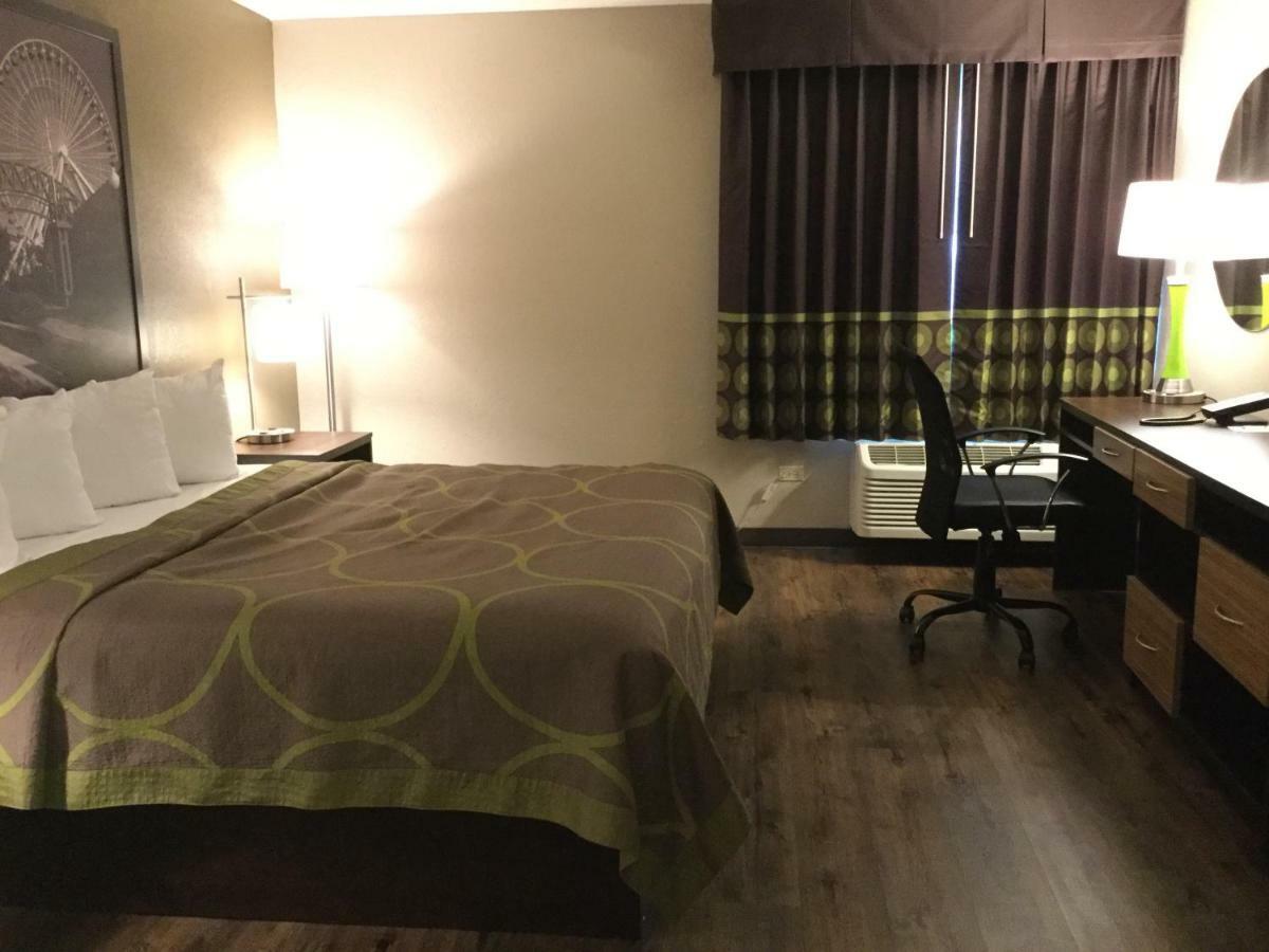 מלון Super 8 By Wyndham סאות' הולנד מראה חיצוני תמונה